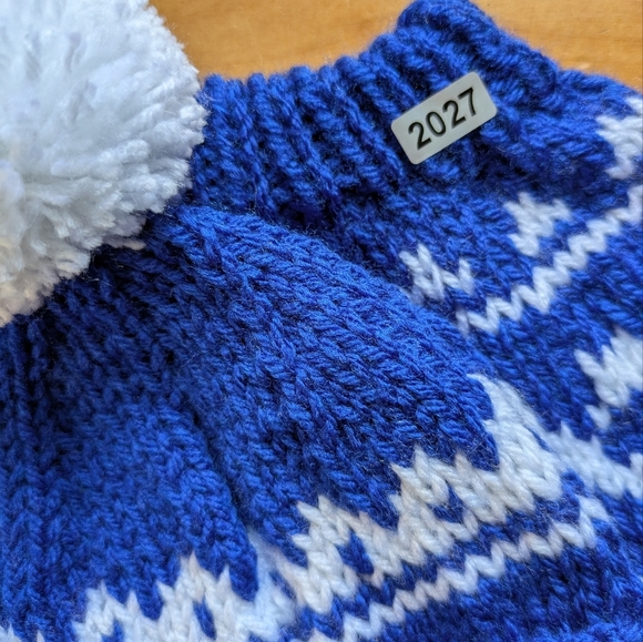 Child's Fair Isle Crewneck Pullover With Matching Toque - Acrylic - New - Picture 5 of 7